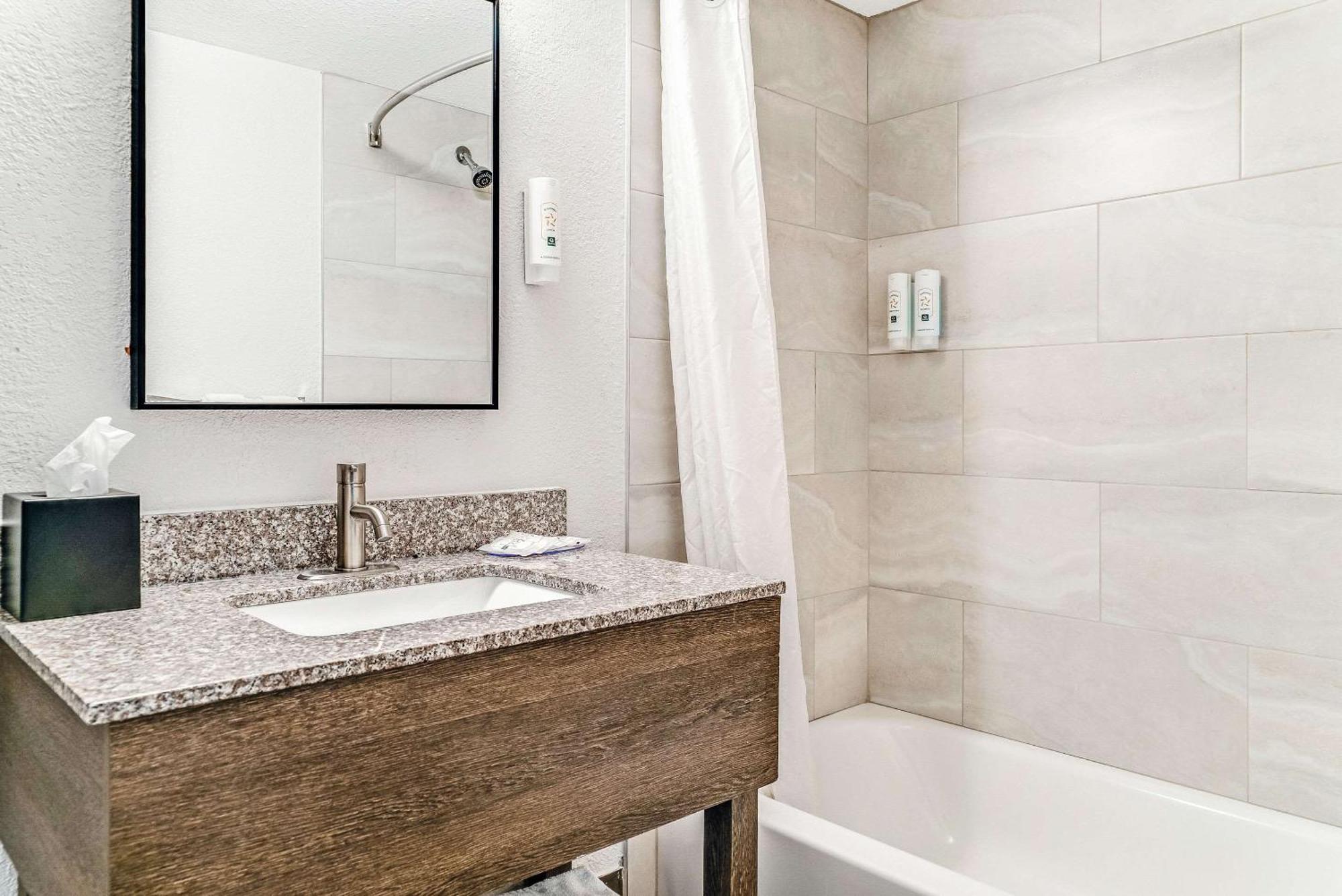Quality Inn Detroit Downtown Екстериор снимка